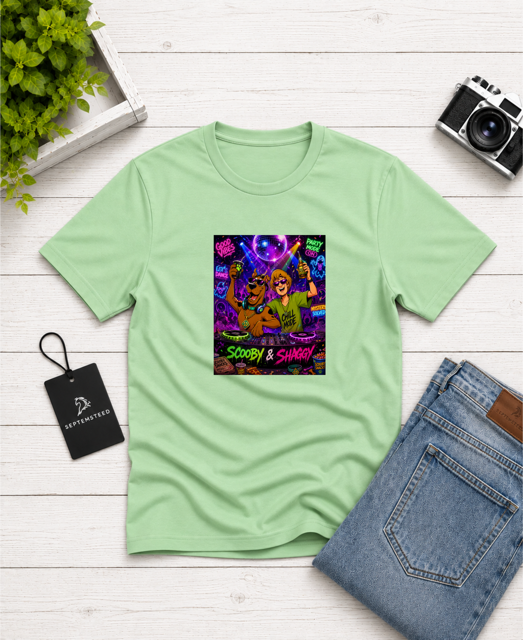 Chill look | Scooby & Shaggy | Unisex T-shirt